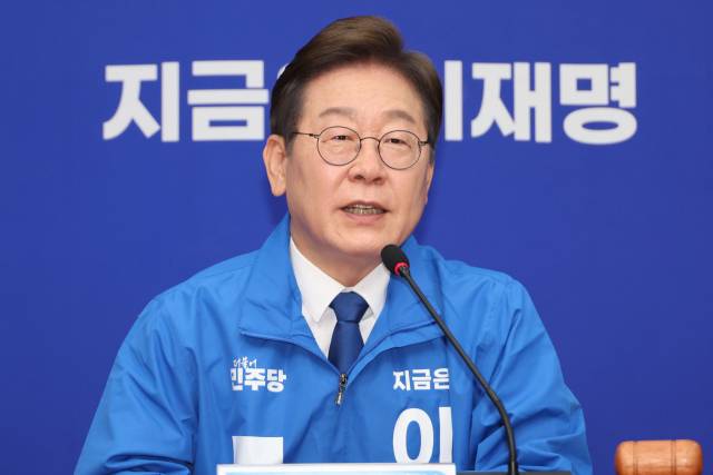 이재명 더불어민주당 대선후보가 28일 서울 여의도 국회에서 열린 최고위원회의에서 발언하고 있다. 연합뉴스
