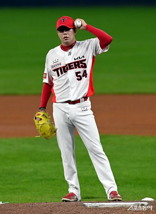 현역 최다승(179승) 투수인 KIA 양현종은 올 시즌 5차례 선발등판에서 단 1승도 거두지 못했다. ERA는 규정이닝을 채운 투수 30명 중 가장 좋지 않다. KIA가 ‘디펜딩 챔피언’의 자존심을 세우려면 그가 다시 일어서야만 한다. 스포츠동아 DB