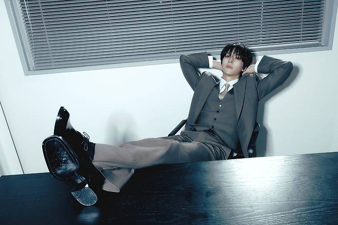 그룹 하이라이트 손동운. 어라운드어스 제공