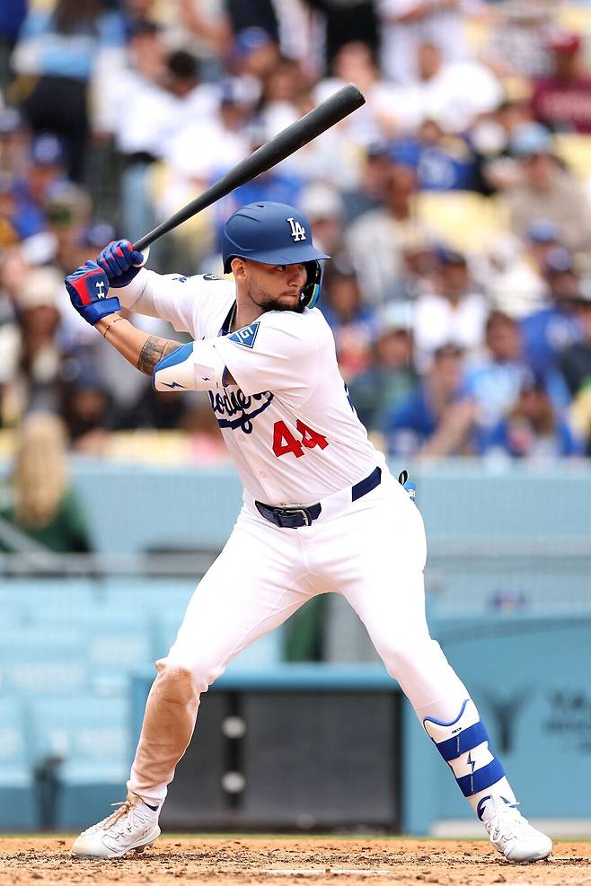 ▲ 28일(한국시간) 미국 캘리포니아주 로스앤젤레스 다저스타디움에서 열린 2025 메이저리그 피츠버그 파이리츠와 경기에 6번 타자 좌익수로 선발 출전한 앤디 파헤스. 이날 경기에서 4안타를 몰아치며 시즌 타율을 0.277까지 끌어올렸다. ⓒ연합뉴스/AFP