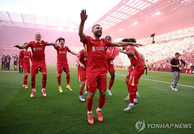 EPL 우승을 기뻐하는 리버풀 선수들 [로이터=연합뉴스]