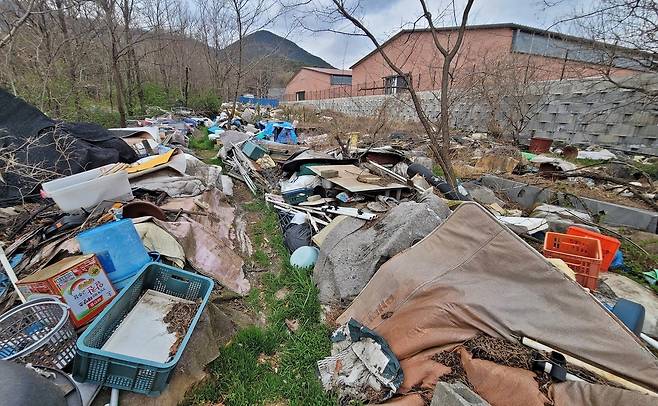 방치된 폐기물 [경주시 제공. 재판매 및 DB 금지]