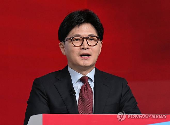 발언하는 국민의힘 B조 한동훈 후보 (서울=연합뉴스) 20일 서울 강서구 ASSA아트홀에서 열린 국민의힘 제21대 대통령 후보자 1차 경선 조별 토론회에서 B조 한동훈 후보가 발언하고 있다. 2025.4.20 [국회사진기자단] photo@yna.co.kr