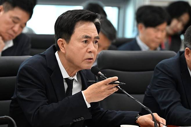 실·국·원장 회의서 발언하는 김태흠 충남지사 [충남도 제공. 재판매 및 DB 금지]