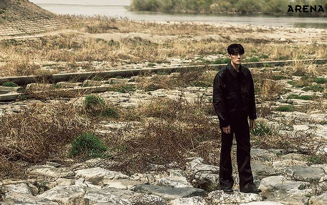 레더 재킷·팬츠 모두 르메르, 바이커 부츠 로에베 제품.