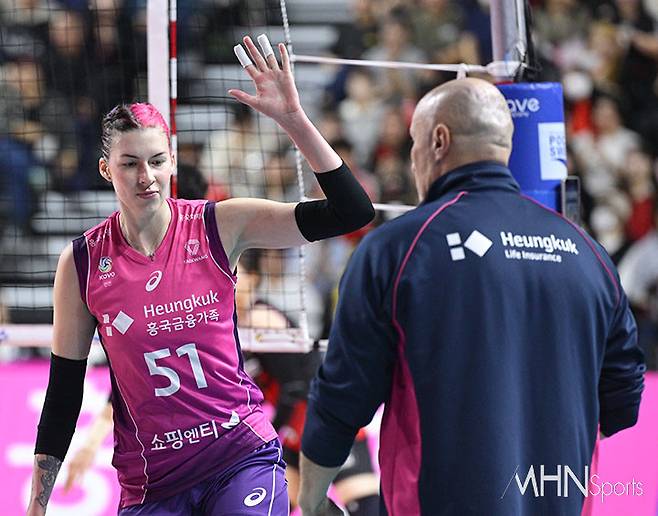 윌로우 존슨(좌)