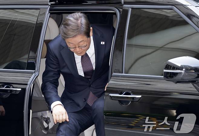 이재명 더불어민주당 대선 후보가 29일 오전 서울 서초구 서울중앙지방법원에서 열린 '대장동 배임 및 성남FC 뇌물' 1심 속행 공판에 출석하고 있다. 2025.4.29/뉴스1 ⓒ News1 이승배 기자