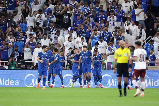 킹압둘라스포츠시티스타디움(제다, 사우디아라비아)/ 2024-2025 AFC 챔피언스리그 엘리트/ 파이널 스테이지/ ACLE/ 8강전/ 알힐랄SFC vs 광주FC/ 알힐랄 세르게이 밀린코비치사비치 득점, 단체/ 골 세레머니/ 사진 정재훈