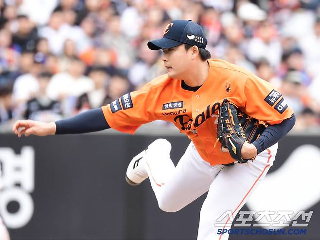 27일 대전 한화생명볼파크에서 열린 한화와 KT의 경기. 8회 투구하는 한화 한승혁.