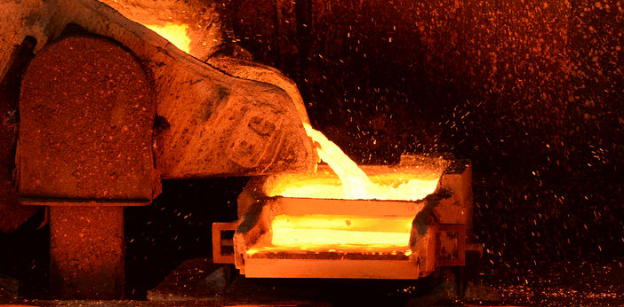 산업부는 ‘2025년 뿌리산업 진흥 실행계획’을 확정하고 올해 6846억원의 예산을 투입한다고 28일 밝혔다. 예산은 전년 대비 6.9% 증가했다. 사진은 LS MnM의 구리 용광로. / 뉴시스