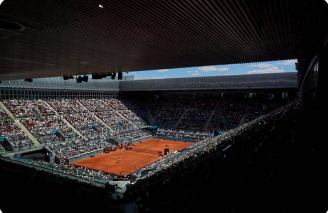 28일 대낮 정전 사태로 파행을 겪은 2025 마드리드오픈의 경기장. ATP 투어