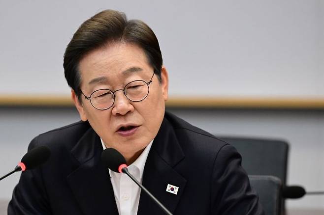 더불어민주당 이재명 대선 후보가 28일 경기도 이천시 SK하이닉스 이천캠퍼스에서 열린 AI 메모리반도체 기업간담회에서 인사말을 하고 있다. 연합뉴스