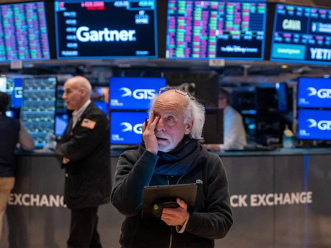 트럼프 대통령이 미국 "해방의 날"이라며 관세를 발표한 이후 미국 주식 시장은 급락했다