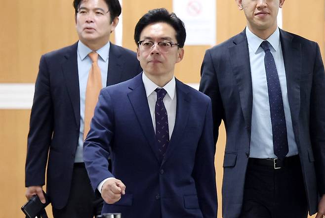 윤승영 전 경찰청 국가수사본부 수사기획조정관(치안감)이 29일 오전 서울 서초구 서울중앙지방법원에서 '12·3 비상계엄 사태 관련 내란중요임무종사' 등 혐의와 관련 공판에 출석하고 있다./뉴시스