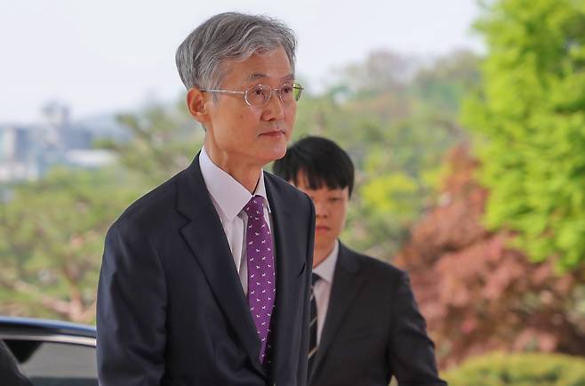 조희대 대법원장이 지난 24일 서울 서초구 대법원에 출근하고 있다. /박성원 기자