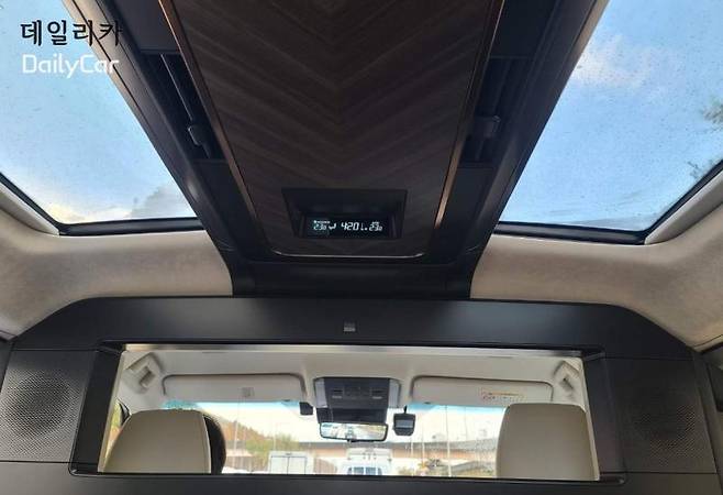 렉서스 LM (듀얼 파노라마 선루프)
