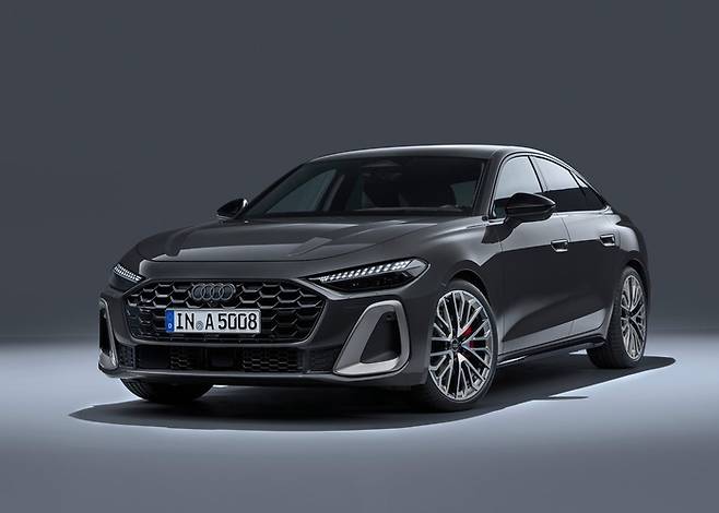 아우디 더 뉴 A5.