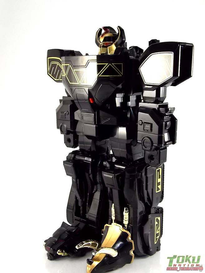 Zyuranger-DX-Black-Daizyujin-098.jpg 파워레인저 통산 50번째 기념작에 나온 90년대 로봇