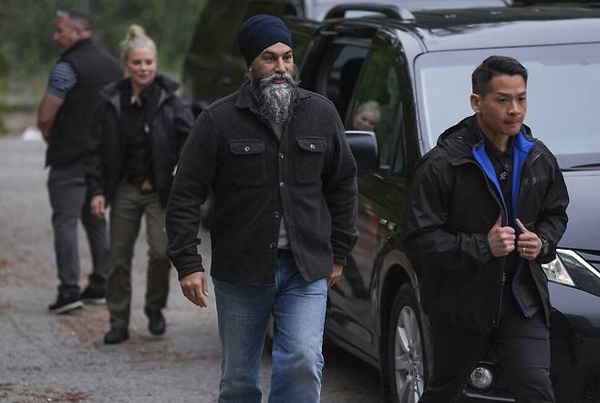 28일(현지시각) 캐나다 브리티시컬럼비아주 포트 무디에 자그미트 싱 신민주당(NDP) 대선 후보가 선거운동을 위해 도착하고 있다. 포트 무디/AP 연합뉴스