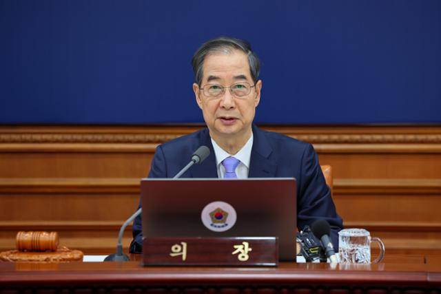 한덕수 대통령 권한대행 국무총리가 29일 정부서울청사에서 열린 제19회 국무회의에서 모두발언을 하고 있다. 총리실 제공