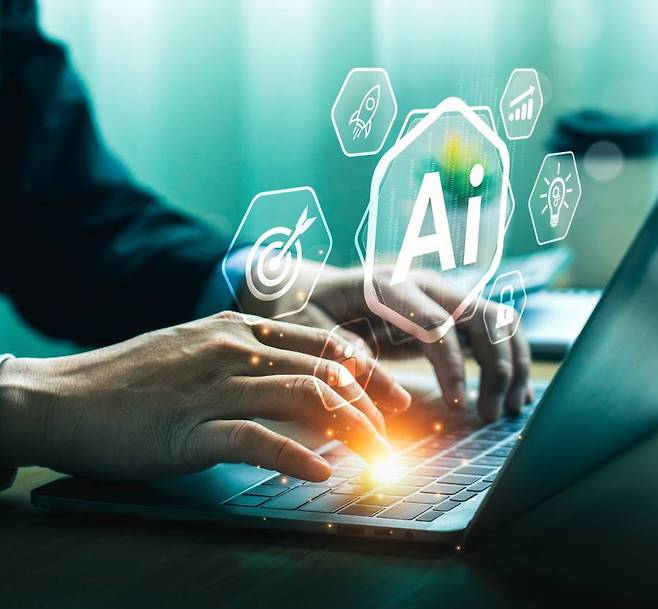 온라인 플랫폼이 AI를 통한 서비스 혁신에 나서고 있다 / 출처=셔터스톡