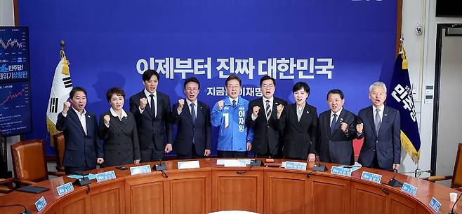 이재명 더불어민주당 대선 후보가 어제(28일) 국회에서 열린 당 최고위원회의에 참석한 모습 (사진, 더불어민주당)