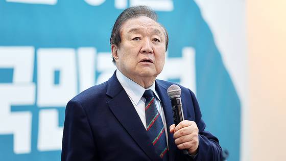 정대철 헌정회장이 17일 서울 용산구 전쟁기념관에서 열린 ‘새미래민주당, 개헌연대 국민대회’에서 발언하고 있다. 연합뉴스