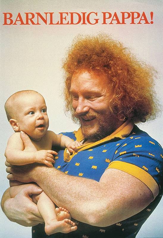 스웨덴의 부성 캠페인 포스터. 스웨덴 정부는 올림픽 역도 금메달리스트 렌나르트 달그렌이 아이를 돌보는 포스터를 만들어 캠페인을 벌였다. 육아를 참여하는 것이 남성성을 상실하는 것이 아니라 아이와 함께 시간을 보내는 아빠가 좋은 남성이라고 홍보했다.