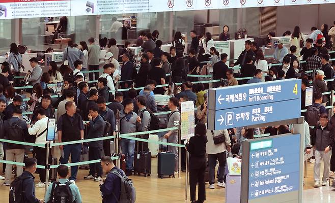 28일 인천국제공항 1터미널 출국장 모습. 연합뉴스
