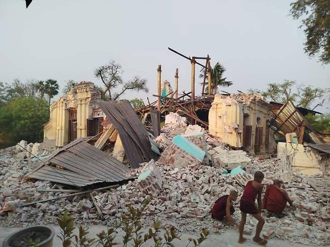 지난 15일 미얀마 만달레이의 타다우 지역의 모습. 지진으로 무너진 건물들이 방치되어 있다. 자니 제공