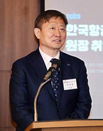 이상철 한국항공우주연구원 원장이 29일 취임 100일 기자간담회에서 발언하고 있다.