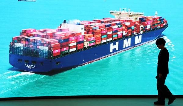 서울 여의도 HMM 본사에 설치된 스크린에 홍보 영상이 나오고 있다. 연합뉴스