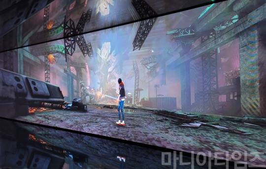 넷마블게임박물관. 안에 들어서면 넷마블의 히트작 '나 혼자만 레벨업:어라이즈'에 등장하는 주인공이 나와 반겨준다. 촬영 : 이동근 기자