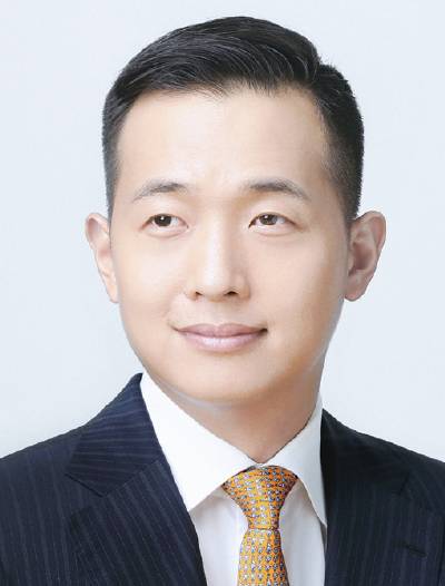 1983년생/ 미국 세인트폴고/ 하버드대 정치학과/ 2010년 한화그룹 입사/ 2015년 한화큐셀 상무/ 한화큐셀 전무/ 2019년 한화솔루션 부사장/ 2020년 한화솔루션 사장/ 한화그룹 부회장(현)