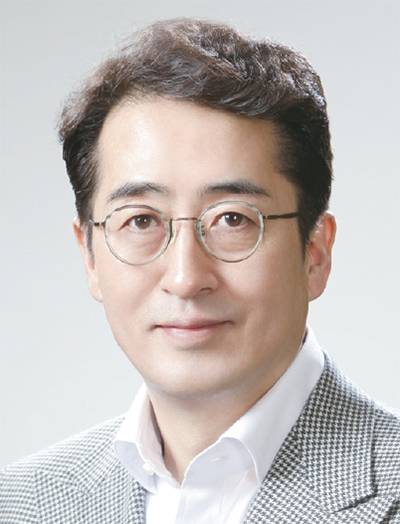 1963년생/ 서울대 경영학과/ 2001년 삼성투신운용 채권운용본부 상무/ 2005년 삼성증권 캐피탈마켓사업부 상무/ 2011년 메리츠증권 사장/ 2013년 메리츠금융지주 사장/ 2015년 메리츠화재 사장/ 2018년 메리츠금융지주·메리츠화재 대표이사 부회장/ 2023년 메리츠금융지주 대표이사 부회장·부채부문장(현)