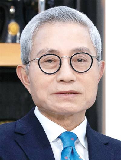 1951년생/ 전남대 섬유공학과/ 1986년 세아상역 설립/ 글로벌세아그룹 회장(현)