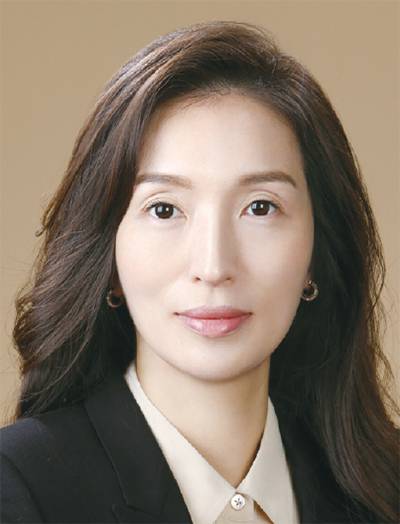 1978년생/ 미국 스탠퍼드대 사회학과/ 2002년 영원무역 입사/ 2014년 영원무역 전무/ 2016년 영원무역홀딩스 대표이사/ 2020년 영원무역 사장/ 2022년 영원무역그룹 부회장(현)