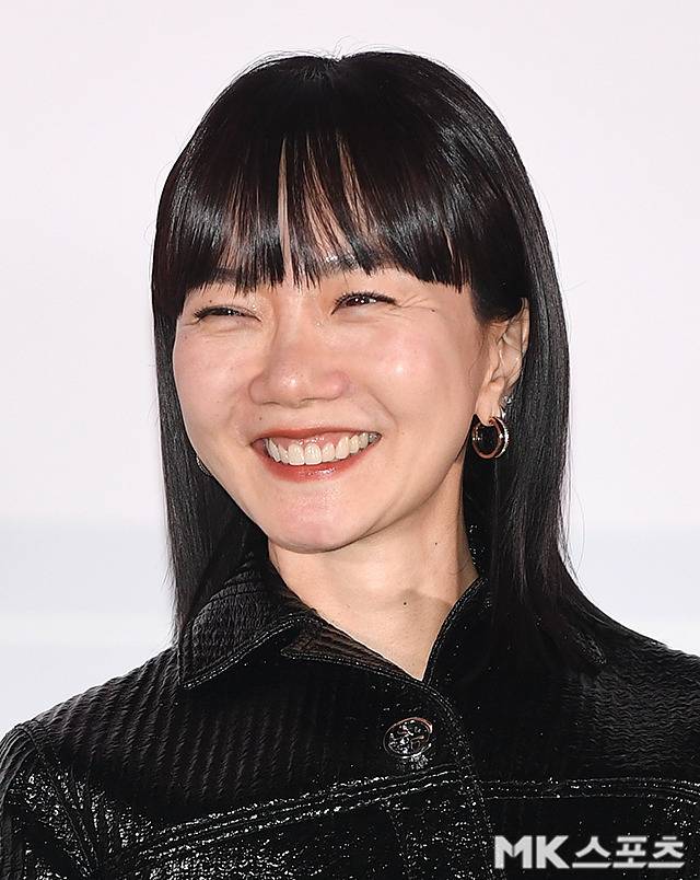 배두나는 파격적인 올블랙 레더 셋업 스타일을 선보이며 눈길을 끌었다. 사진=천정환 기자