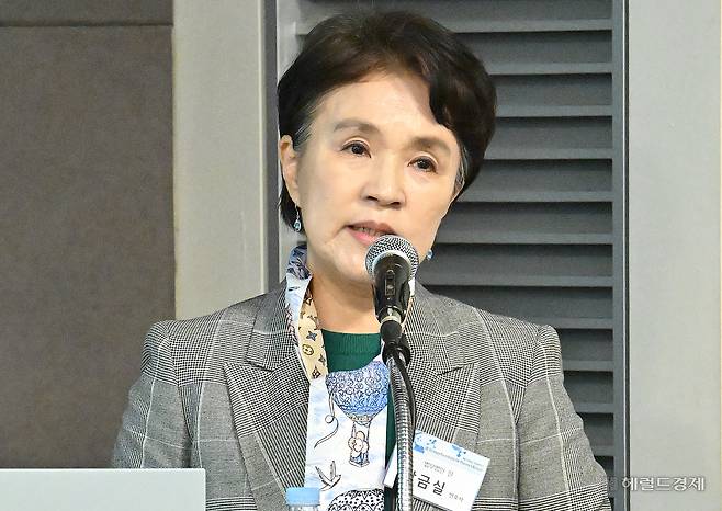 강금실 전 법무부 장관 겸 법무법인 원 변호사가 29일 오전 서울 중구 대한상공회의소 소회의실에서 열린 2025 코리아헤럴드 한미 제약바이오 비즈니스 라운드테이블에 참석해 축사를 하고 있다. [사진=임세준 기자/jun@]