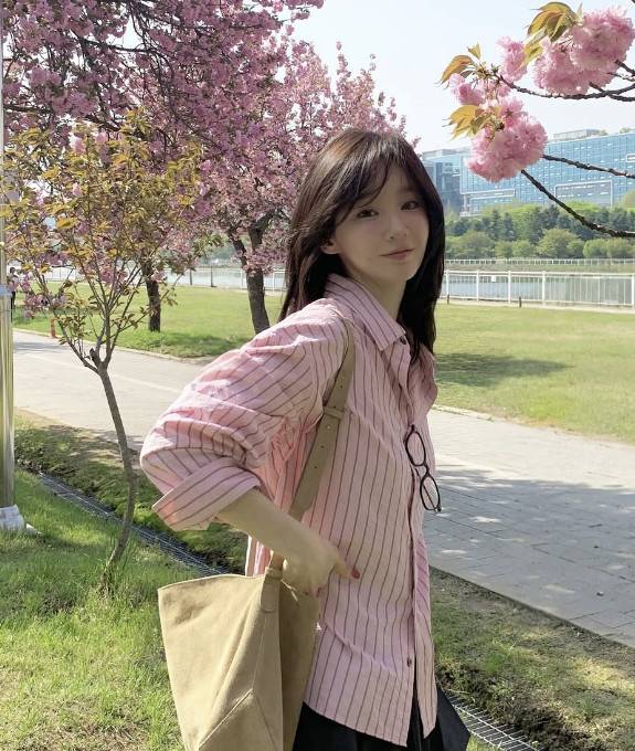 강민경 소셜 계정 캡처