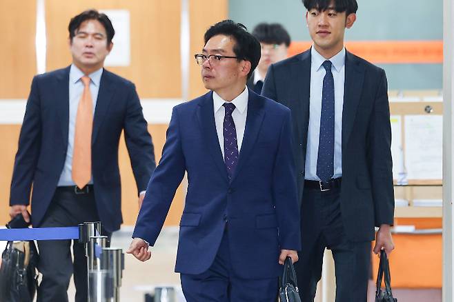 12·3 비상계엄 사태 관련 내란중요임무 종사 혐의를 받는 윤승영 전 경찰청 국가수사본부 수사기획조정관(치안감)이 29일 서울 서초구 서울중앙지방법원에서 열린 1심 속행공판에 출석하고 있다. 연합뉴스