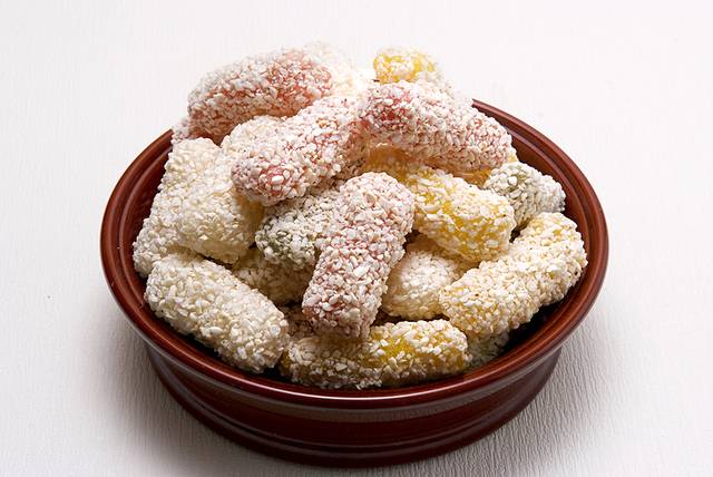 기름에 튀긴 과자라는 뜻의 ‘유과’라고도 불린 강정. 게티이미지뱅크