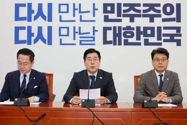 ▲더불어민주당 박찬대 당대표 직무대행 겸 원내대표가 29일 서울 여의도 국회에서 열린 원내대책회의에서 발언하고 있다. ⓒ연합뉴스