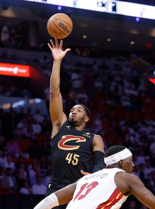 도너번 미첼의 슛