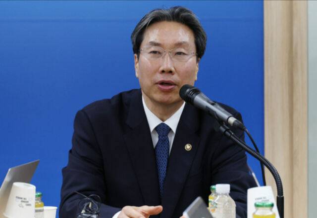 최장혁 개인정보보호위원회 부위원장이 29일 정부서울청사에서 현안 관련 정례브리핑을 하고 있다. 뉴시스 