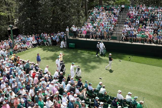 이달 12일 마스터스 2라운드 16번 홀에서 티샷하는 로리 매킬로이. AFP연합뉴스