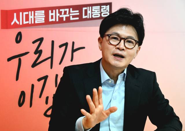 한동훈 국민의힘 대선 예비후보가 28일 서울 여의도 캠프 사무실에서 서울경제신문과 인터뷰를 하고 있다. 성형주 기자