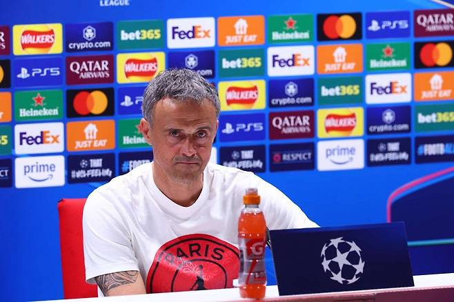 루이스 엔리케 PSG 감독은 아스널과 UCL 준결승 1차전 홈경기를 하루 앞둔 29일(한국시간) 공식 기자회견에서 “EPL이 세계최고의 리그라고 동의할 수 없다”고 자신감을 드러냈다. 사진출처｜PSG 홈페이지