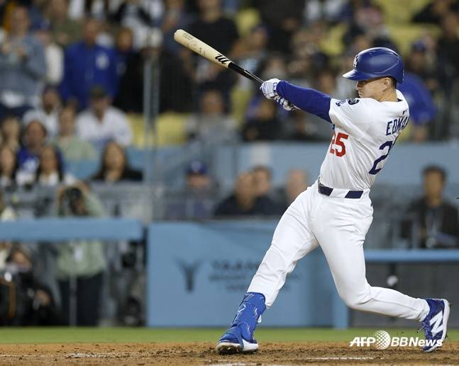 토미 에드먼이 29일(한국시간) 마이애미전에서 10회말 끝내기 안타를 터트리고 있다. /AFPBBNews=뉴스1