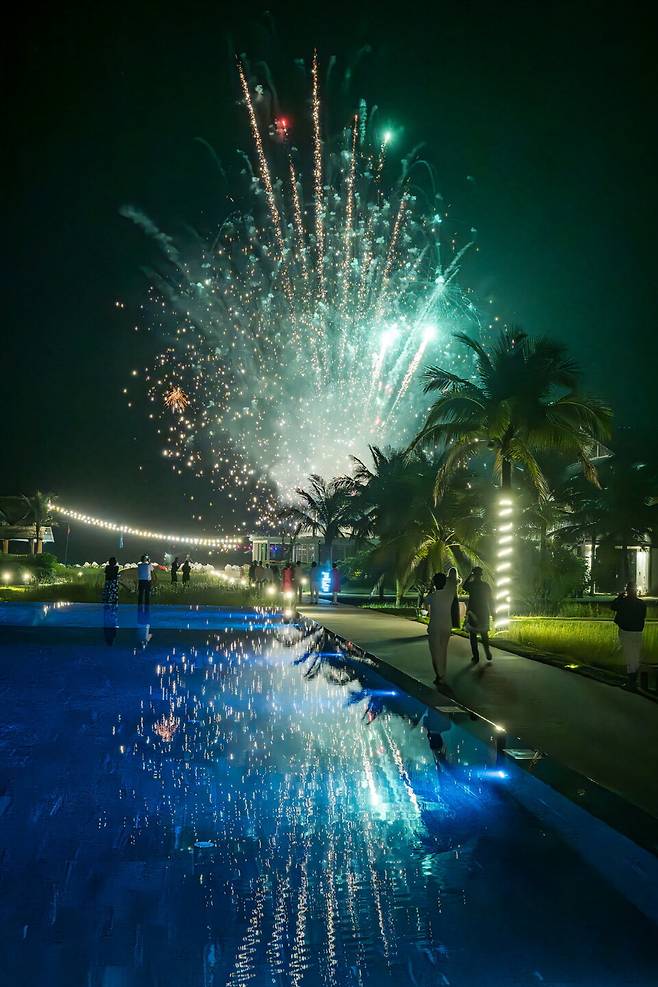 나이트 타임의 하이라이트는 리조트를 화려하게 수놓는 불꽃놀이다